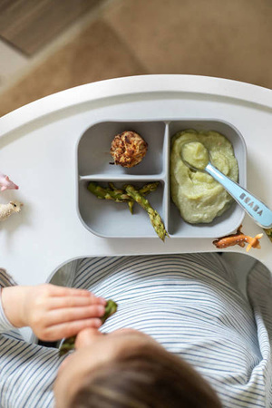 Beaba Komplet naczyń z silikonu trójdzielny talerz z przyssawką + łyżeczka grey