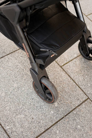 Easywalker Jackey Special Edition Kompaktowy, samoskładający się wózek spacerowy z torbą transportową Gold