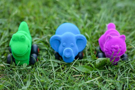 Rubbabu Zestaw 8 sensorycznych zwierzątek - pojazdów mikro (opakowanie zbiorcze 8 szt.)