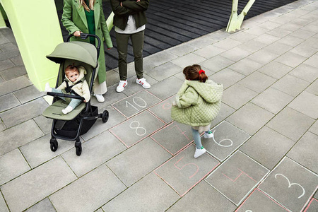 Easywalker Miley² Kompaktowy wózek spacerowy z torbą transportową Marble Grey