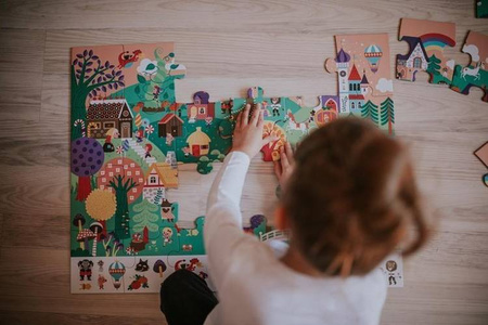 Puzzle obserwacyjne w walizce Baśnie 24 elementy 3+ Made in France, Janod