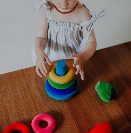 Rubbabu Układanka edukacyjno-sensoryczna piramida z piłką