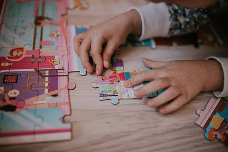 Puzzle w walizce Akademia tańca 100 elementów 6+ Made in France, Janod