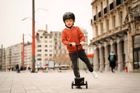 SCOOTANDRIDE Highwaykick 2 Lifestyle Hulajnoga trójkołowa balansowa z zamykanym schowkiem 2+ Black & Gold EDYCJA LIMITOWANA