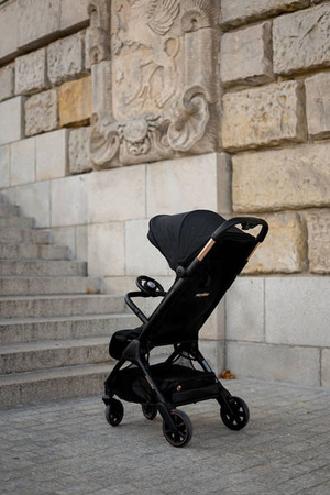 Easywalker Jackey Special Edition Kompaktowy, samoskładający się wózek spacerowy z torbą transportową Gold