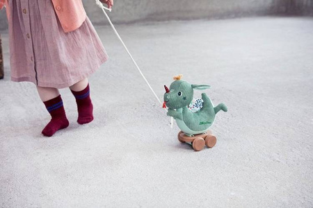 LILLIPUTIENS Przytulanka do ciągnięcia na kółkach Smok Joe 12 m+