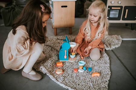 Drewniany zestaw śniadaniowy z ekspresem do kawy i 14 akcesoriami, Janod