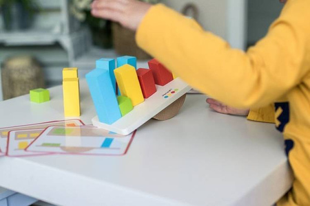 Drewniana równoważnia z 16 klockami Essentiel, Janod