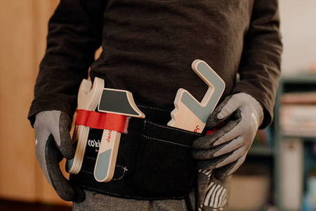 Pas z drewnianymi narzędziami i rękawicami roboczymi Brico'kids 3-6 lat, Janod